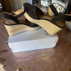 Sketchers platform sandals