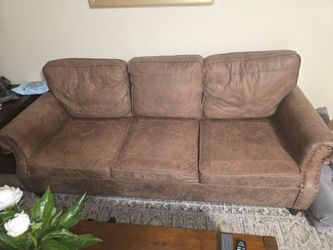 Like new Amarius 80" Wide Rolled Arm Sofa Couch
