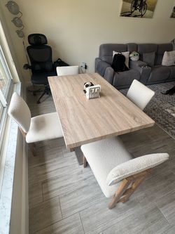 Dining table with 4 chairs and extension