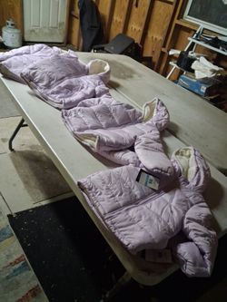 Kids girl jackets one pack for $40 . Two packs of 4 jackets for $60 = 8 jackets total. Or 4 for $40 fresh tags still on them