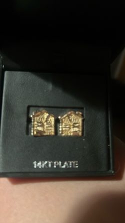 trap house earrings
