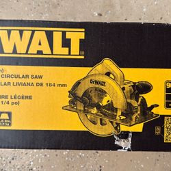 DeWalt 7 1/4” Lightweight Calculate Saw