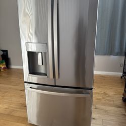 GE Profile Standard-Depth 27.8-cu ft 3 -Door 36-in Wide French Door Refrigerator with Ice Maker..