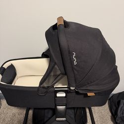 Nuna Mixx Bassinet + Stand
