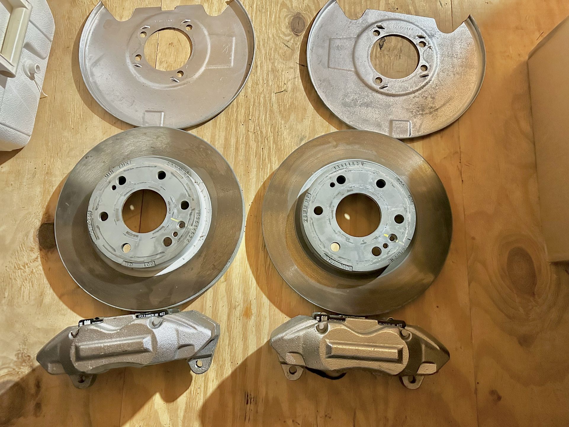 Front Calipers, Rotors, Shields. Big Brake Kit: Yukon Tahoe Escalade Suburban Sierra Silverado 21-24