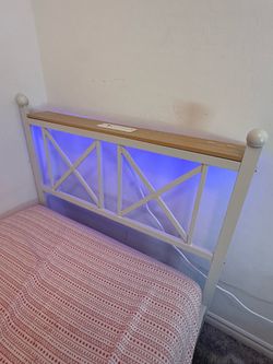 Twin bed *LIKE NEW