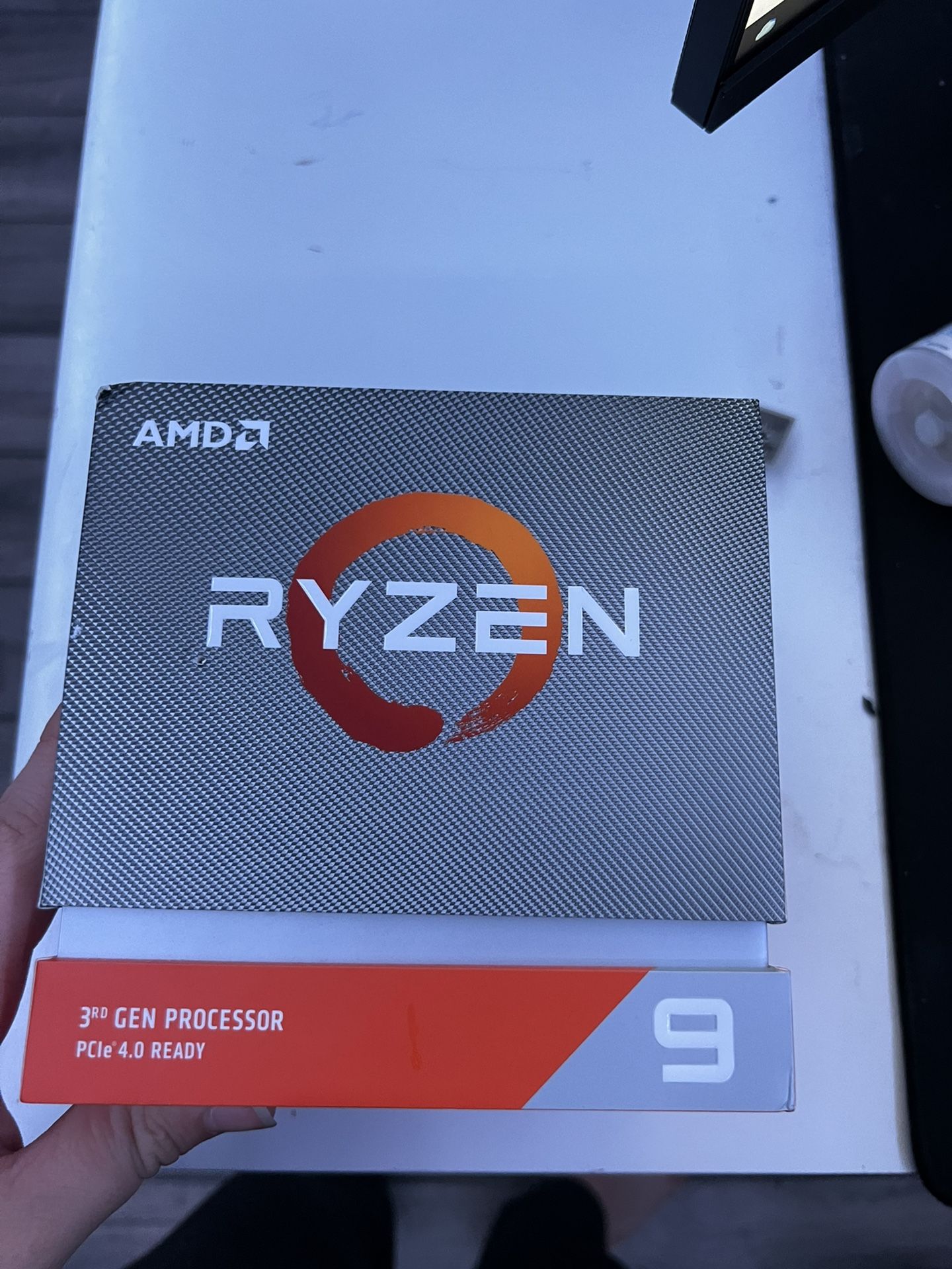 Ryzen 9 3900x, 12 Core 24 Thread, Cooler Included