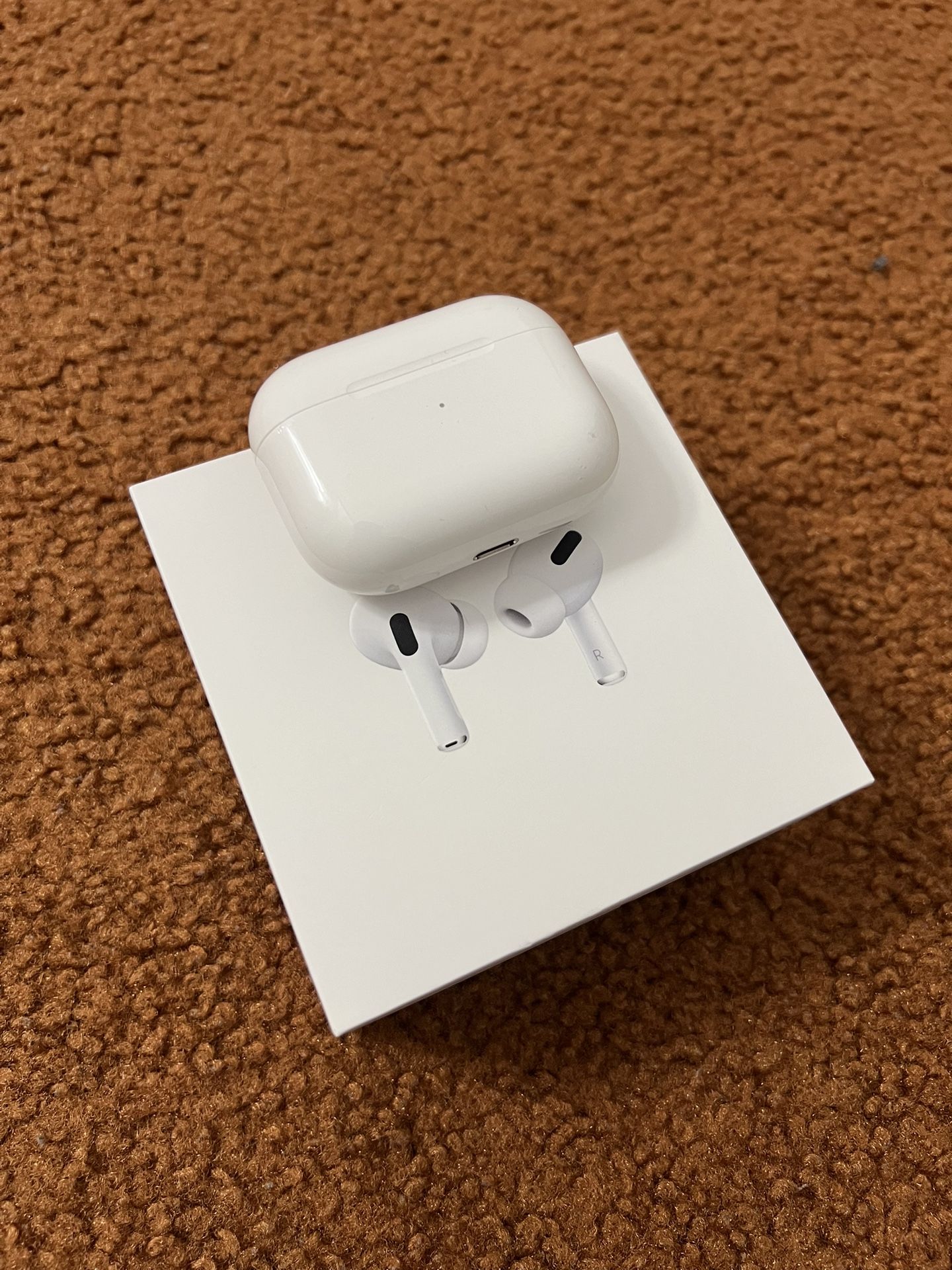 Apple AirPods Pro 1st Gen with MagSafe Charging Case with box