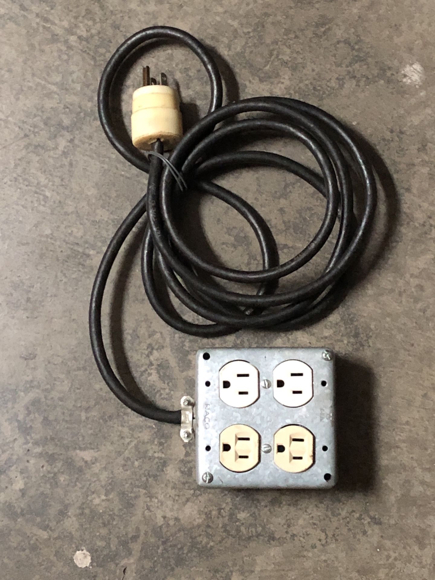 Heavy duty extension cord quad box