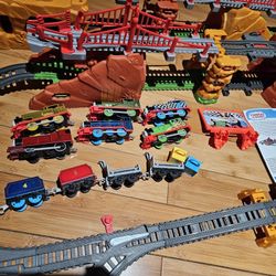 Thomas Train Set. Motorized. Pieces Pictured Are Included. $50