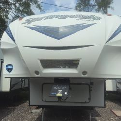 Rv Camper 5th Wheel KEYSTONE 2 BATHROOM