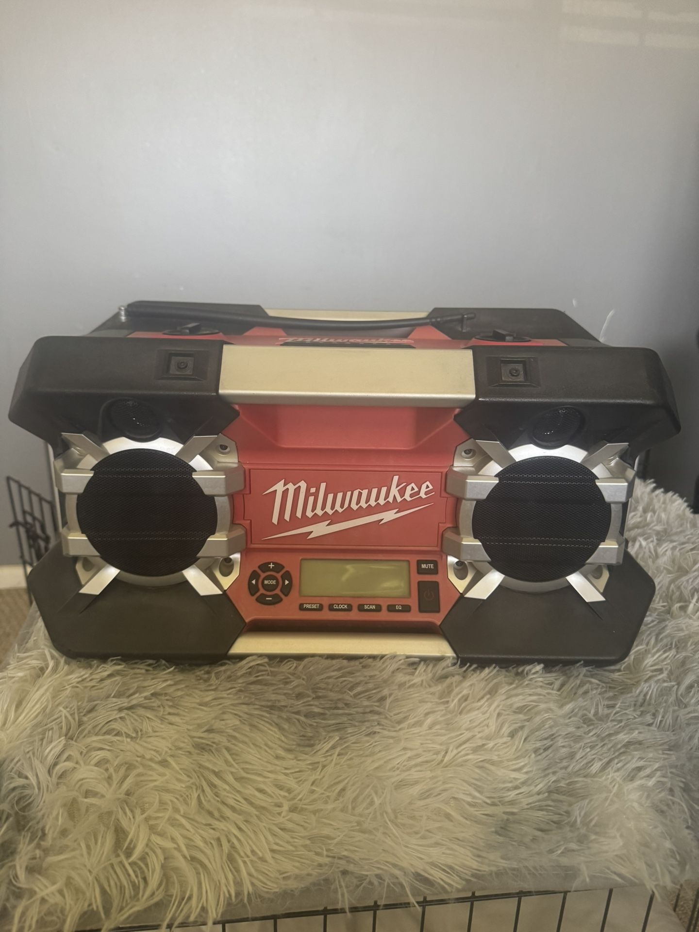 Milwaukee Job site Radio