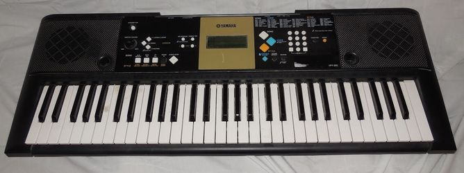 Yamaha YPT-220 61 key electronic keyboard