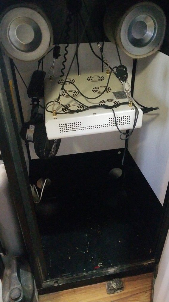 2x2 Stealth Super Grow Closet.. Shoot Me An Offer!!!!