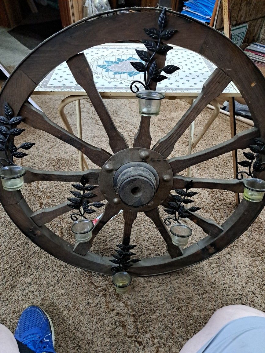 Wood wagon wheel T light B/O