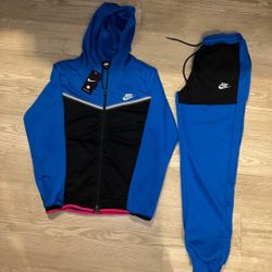 Blue N Black Men Nike Sweatsuit . Size Large 
