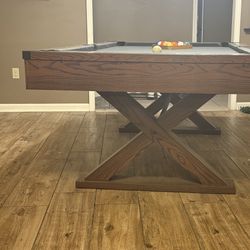 Pool table & Accessories 
