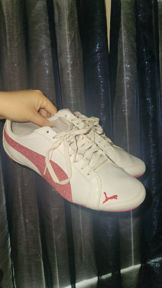 Pumas Pink & White