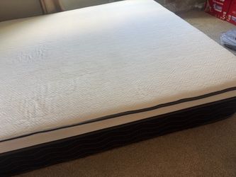 Queen/King Mattress White Quilted Top