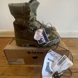 Men’s USMC Combat Boots - Size 8W - NWT