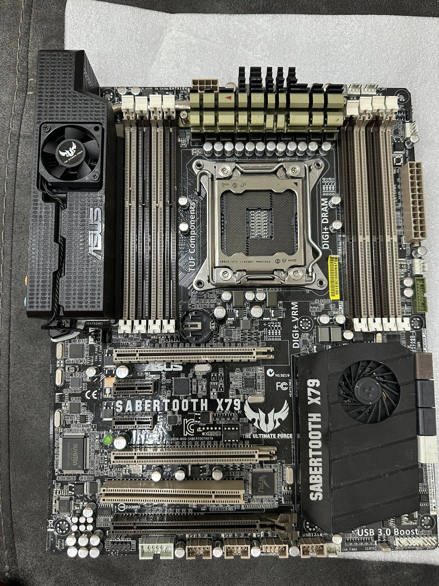 Asus Sabertooth X79 LGA 2011 SATA 6Gb/s DDR3 ATX Intel Motherboard