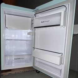 Mini Refrigerator/ Freezer