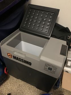 Massimo Fridge Ice chest On Rollers 52qt