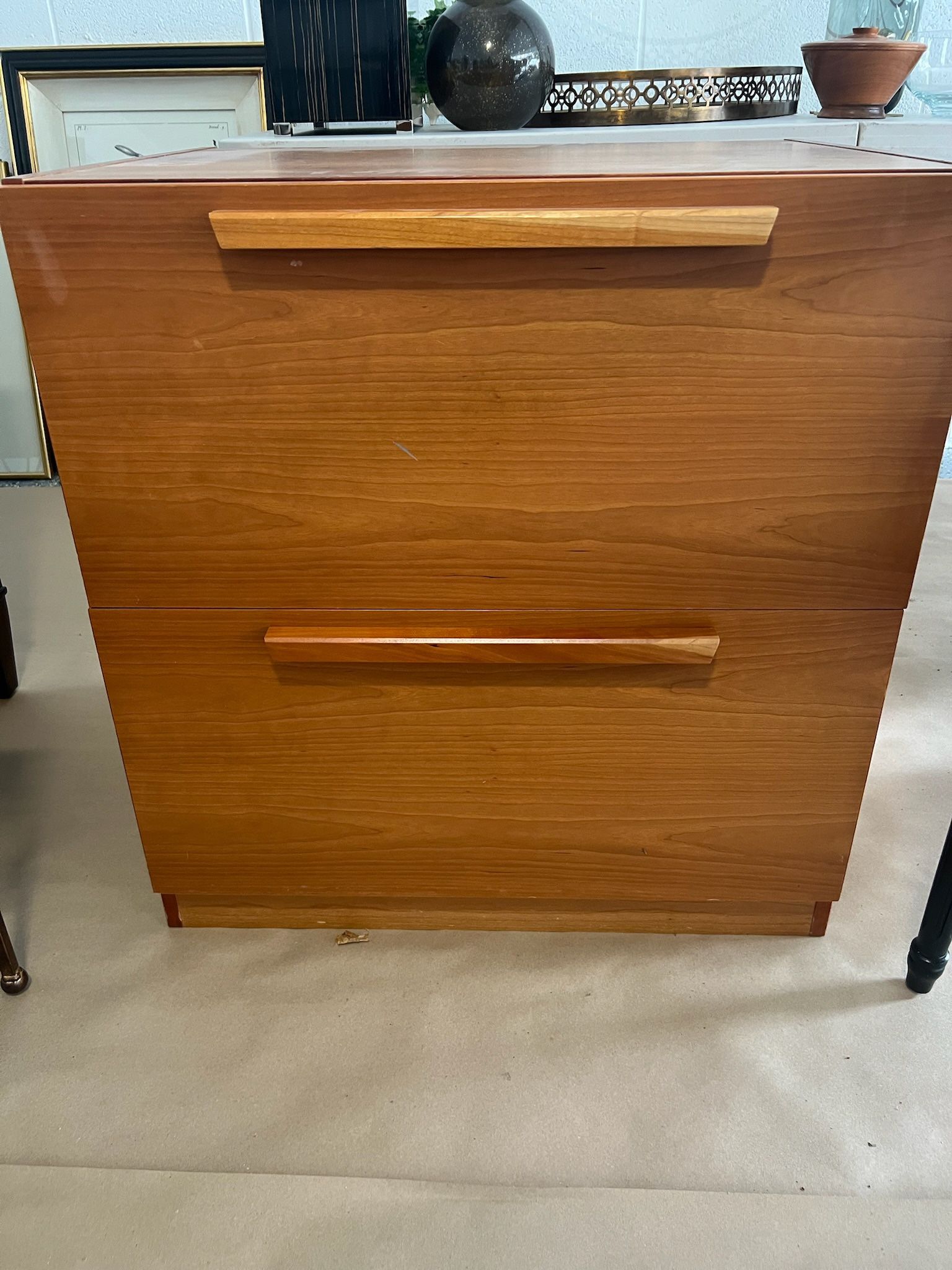 Brown 2 Drawer File Cabinet in VG Condition 27.5w x 21.5d x 28.5h Smoke and pet free household.