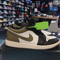 AIR JORDAN 1 LOW / SIZE 10.5 / #(553558 092) / ORIGINAL BOX