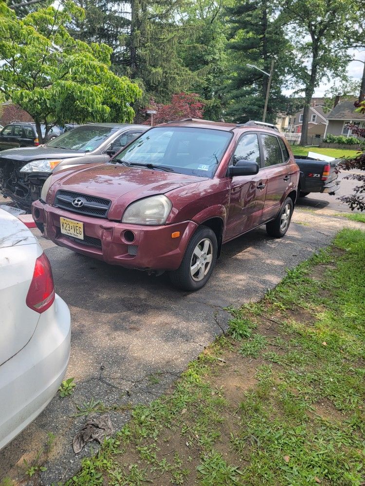 Hyundai Tucson. 2008