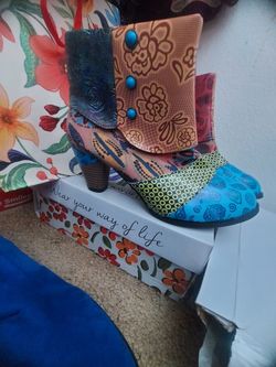 BRAND NEW BOOTS !!!