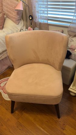 Pink accent chair like New