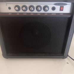 GX30 amplifier guitar speaker    Works but part broke  Check pictures 