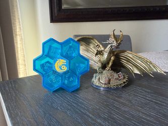 Young Adult Dragon mini & D&D Dice Set with Case