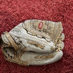 12 1/2 inch Rawlings baseball glove