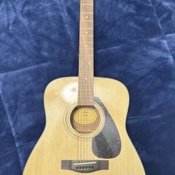 6 string Yamaha Guitar