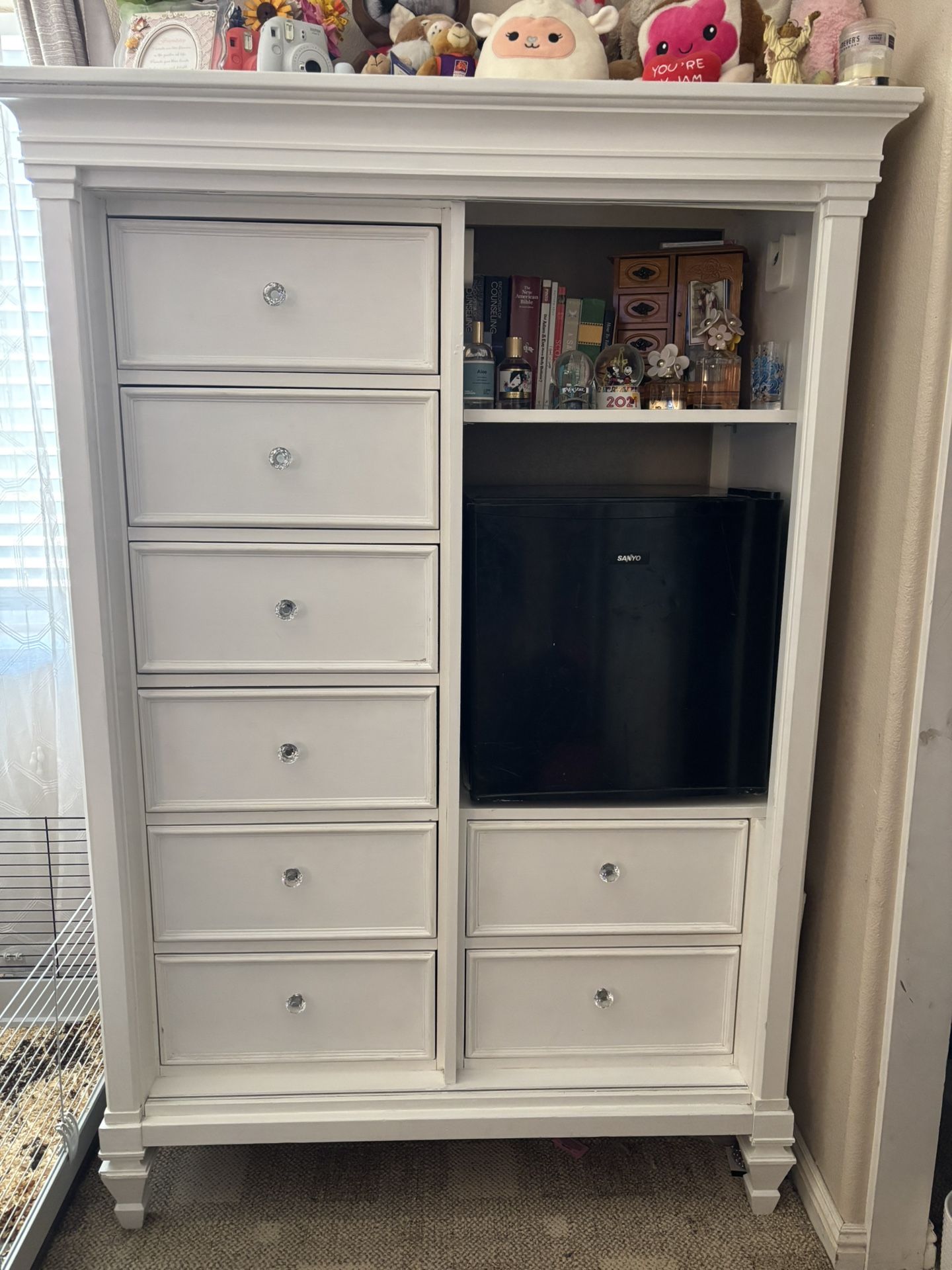 dresser / armoire