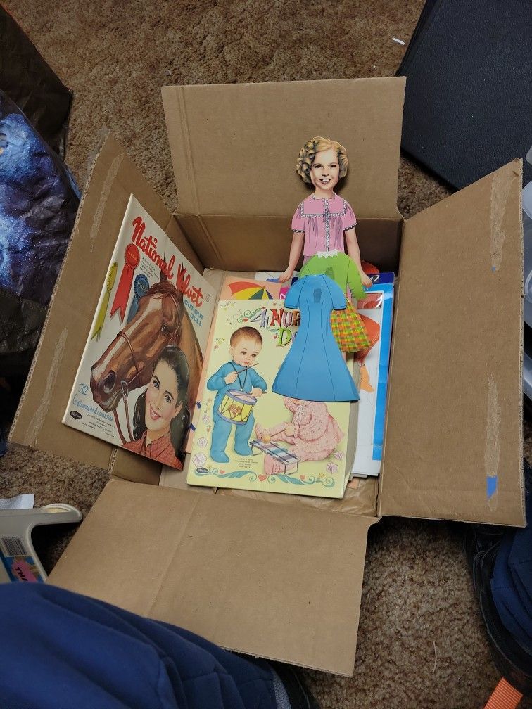Paper Dolls. A very huge lot