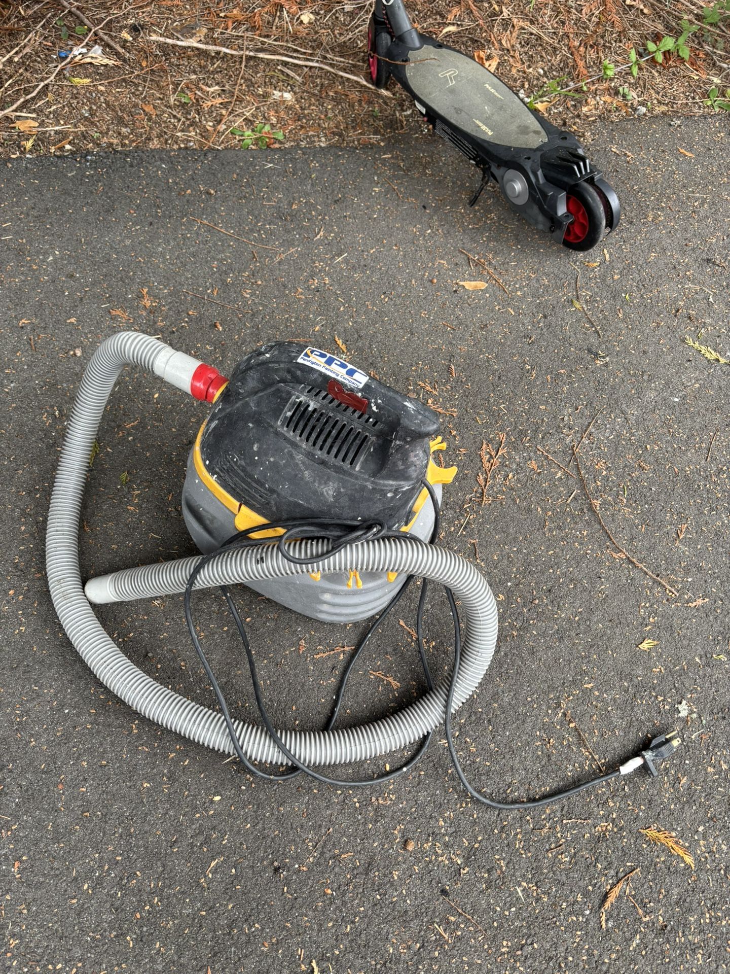 LOW PRICE MOVING- Fully Functional Shop Vacuum 