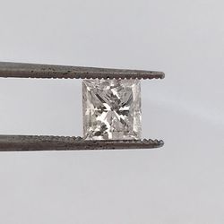 1.51ct princess cut Natural diamond Color F 