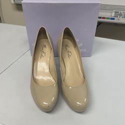 Nude Pumps