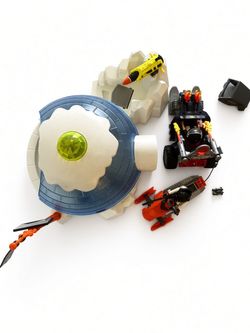 Playmobil Arctic Expedition Headquarters 9055 + Ice Pirate , snow vehicles