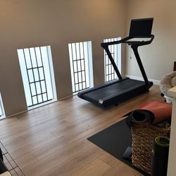 Peloton Treadmill - Like New ! 