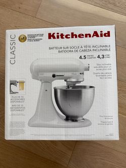 Brand new in box KitchenAid Classic Tilt-Head Stand Mixer 4.5qt