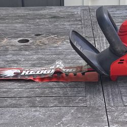 Black & Decker 22” Hedge Trimmer – Lightweight & Easy to Use