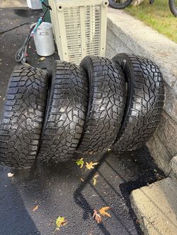 Set of 4 Sumitco Winter Edge Tires 245 65R 17