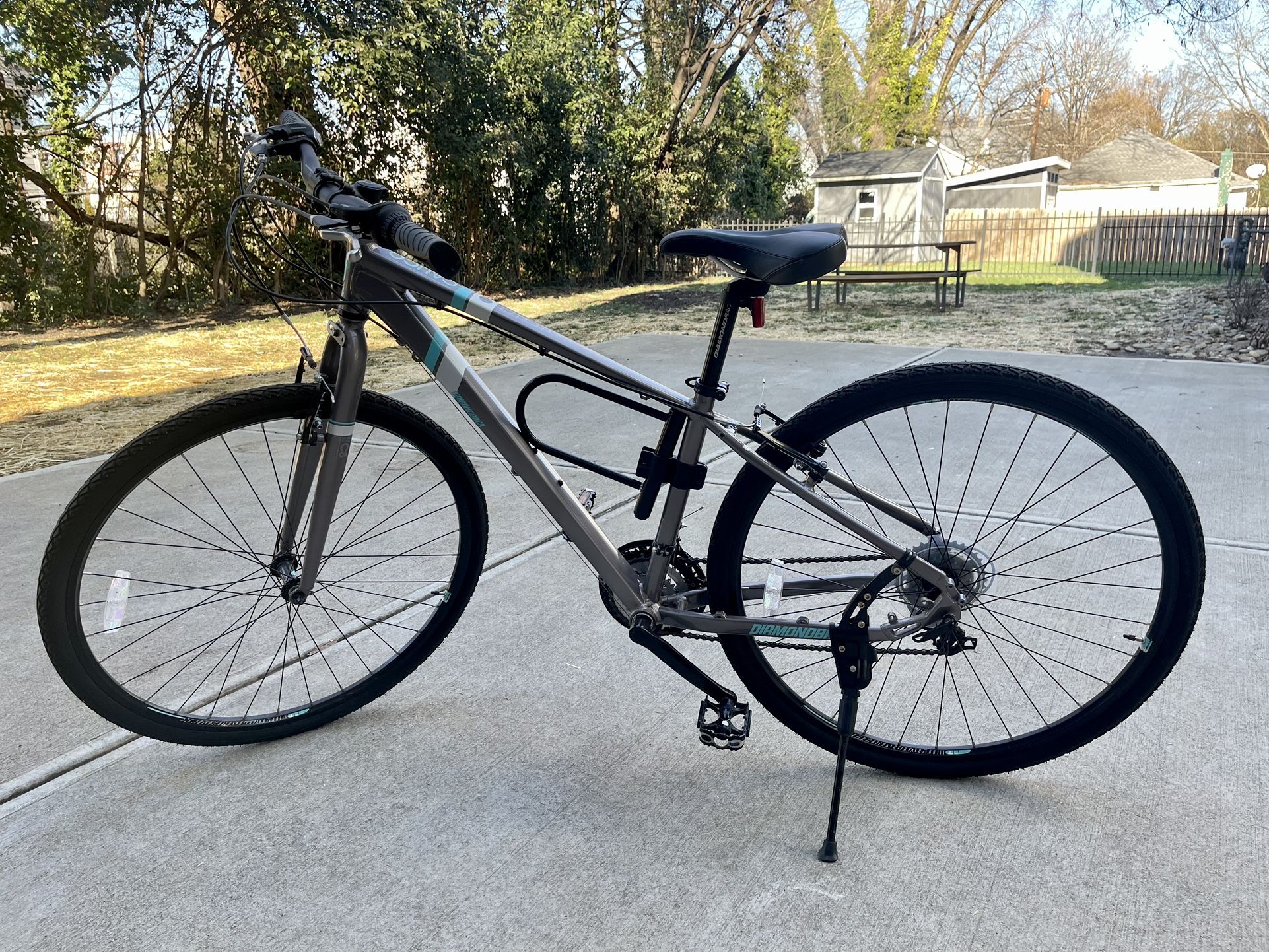 Diamondback Women's Calico ST 29" 21-Speed Dual Sport Hybrid Bike