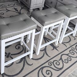 3 Barstools