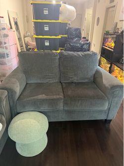 Gray Loveseat Couch – Great Condition