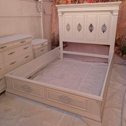 Glam Style Queen Size Bed Frame Brand Ashley Furniture Bed Frame Has Been Refurbished Colors White And Silver With Crystals Mirrored Decals 